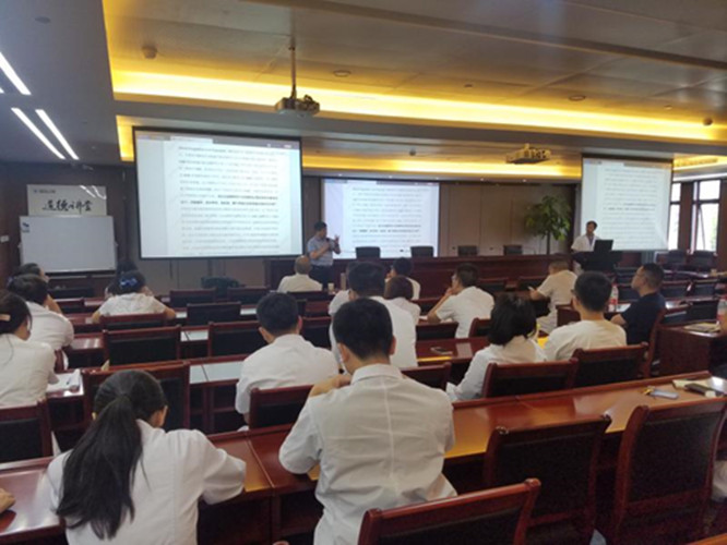 课题申报研讨会 (1)_副本.jpg