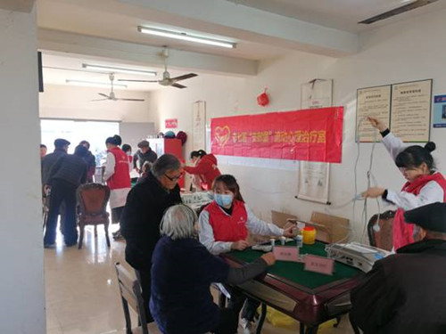 2019.12.9情系夕阳，关爱银龄—温州市第七人民医院为瓯海应潭村社区老人开展义诊活动.jpg