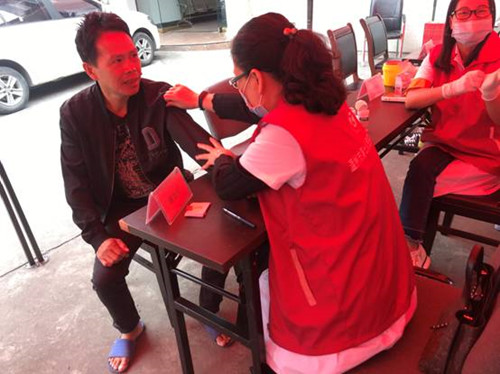 2019.10.27华亭义诊风雨不改，我们同在(4).jpg